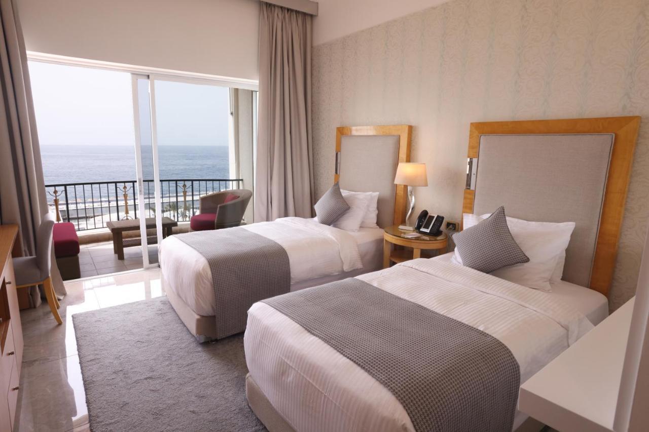 Riviera And Lounge,
