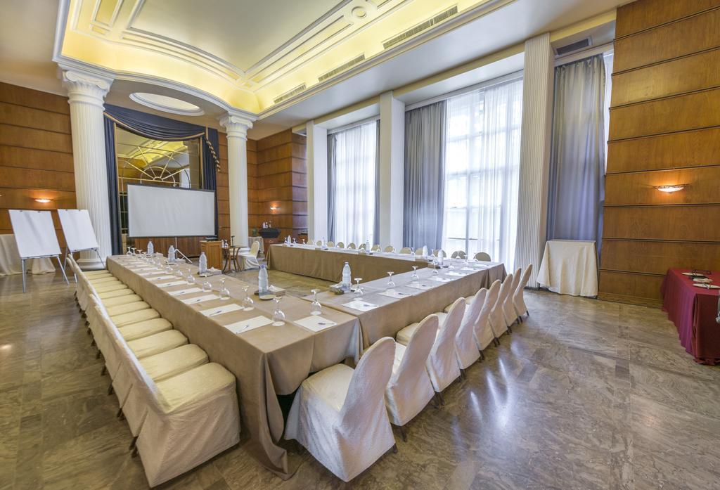 Riviera And Lounge, Hotel Beirut