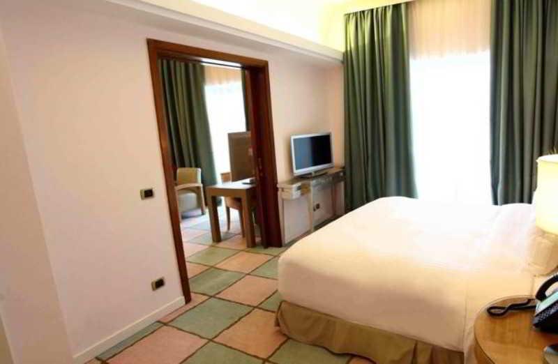 Riviera And Lounge, Hotel Beirut