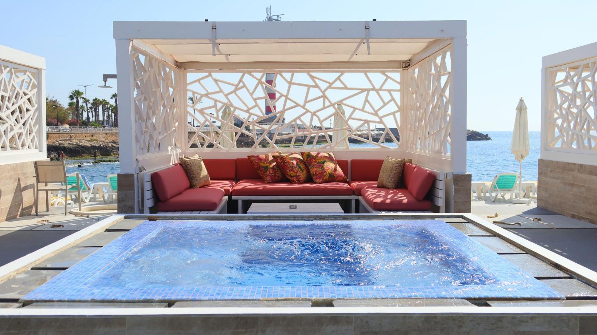 Riviera And Lounge,