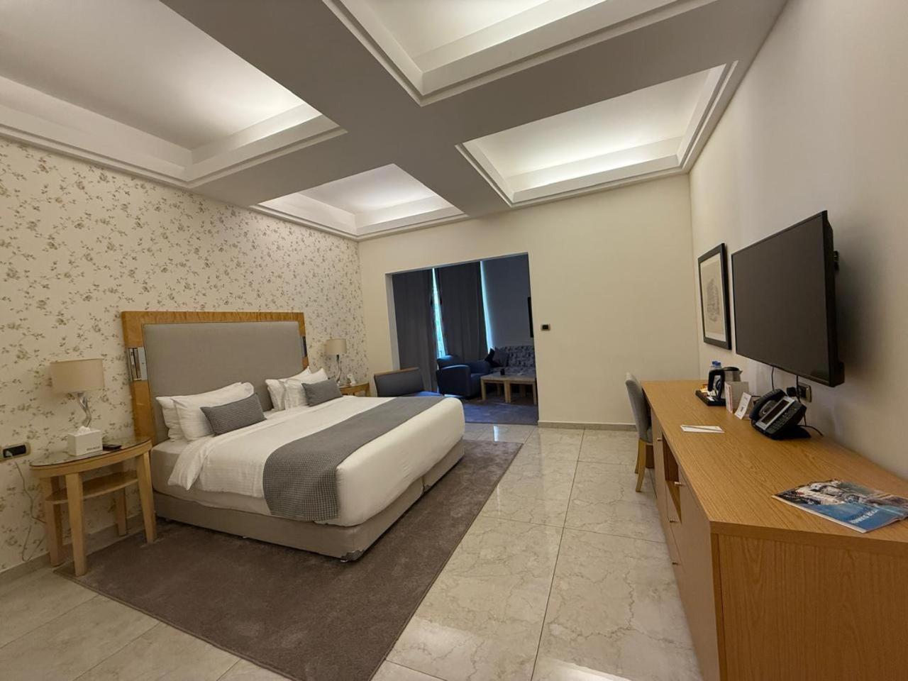 Hotel Riviera And Lounge,